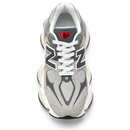 New Balance 9060 – Grey & Graphite — foto 4 em fundo branco