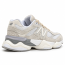 New Balance 9060 – Off-White & Beige — foto 5 em fundo branco