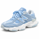 New Balance 9060 – Sky Blue — foto 3 em fundo branco