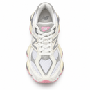 New Balance 9060 – White, Grey & Pink — foto 4 em fundo branco