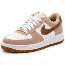 Nike Air Force 1 Camurça – frente esquerda