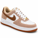 Nike Air Force 1 Camurça – frente direita
