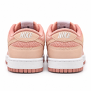 Nike Dunk Low Gucci – Blush Pink — foto de estúdio 3