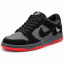 Nike Dunk SB – Black Pigeon — vista de estúdio 3