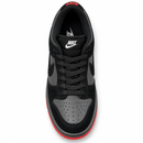 Nike Dunk SB – Black Pigeon — vista de estúdio 4