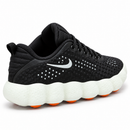 Nike Mind 02 Preto Solado Claro – traseira em três quartos