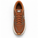 Nike NK47 Caramelo – foto de estúdio 4 em fundo branco