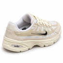 Nike P-6000 Off/Preto - vista traseira em três quartos