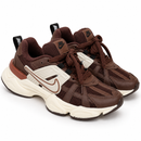 Nike V2K Run Coffee - par em perspectiva