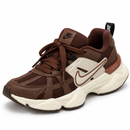 Nike V2K Run Coffee - frente esquerda