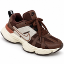 Nike V2K Run Coffee - frente direita
