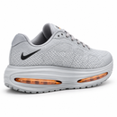 Nike Vomero Cinza/Laranja — lateral interna e calcanhar