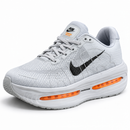 Nike Vomero Cinza/Laranja — foto de estúdio 3