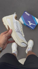 Mizuno Race S - Bege/Caramelo