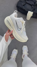 Nike Vomero Plus - Off/White/Branco