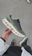 On CloudSurfer Max Premium - Verde Militar