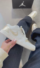 Tênis Jordan Low 01 - Off/Ouro