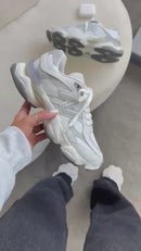 New Balance 9060 Premium - Cinza claro/Branco