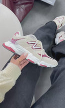 New Balance 9060 - Off/Bordo