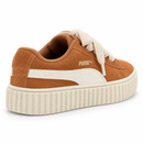 Puma Fenty – Almond Off White — vista traseira em diagonal