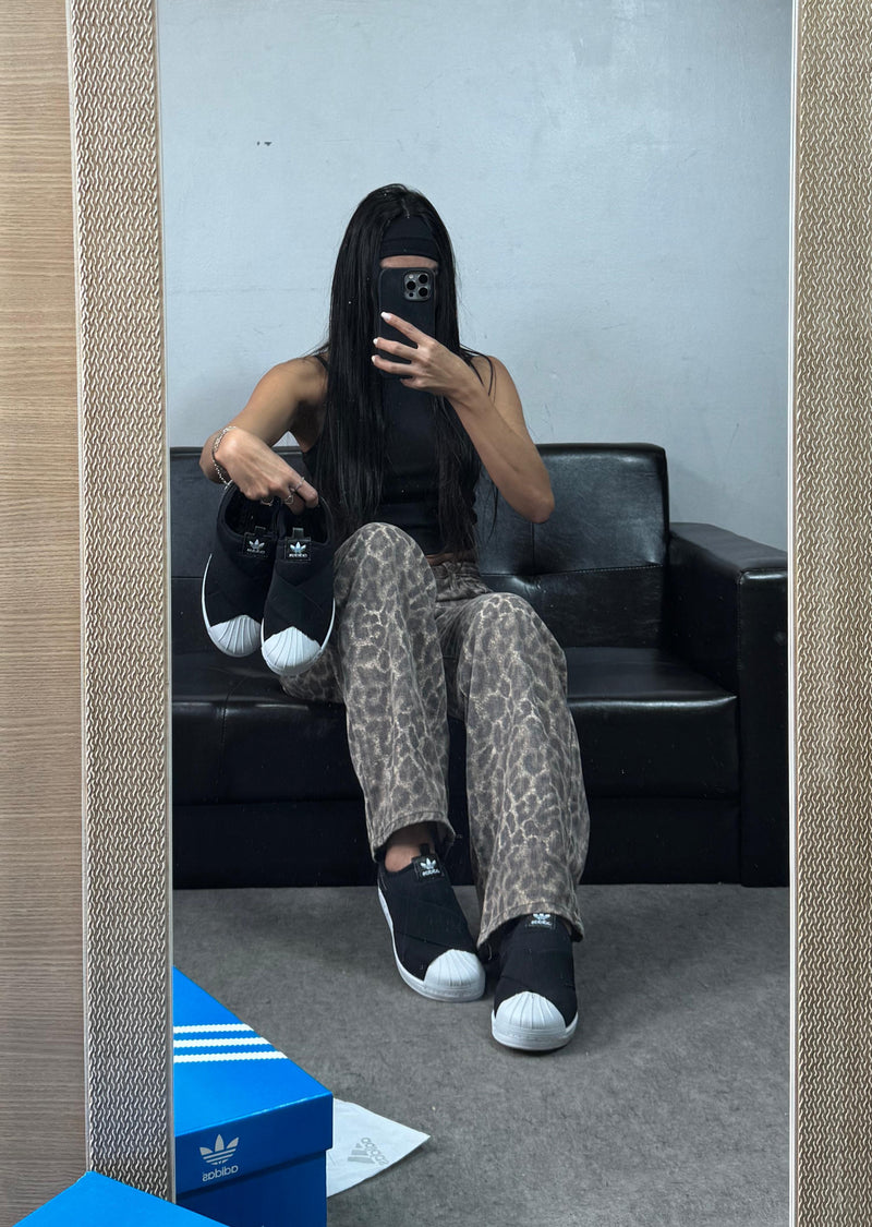 Adidas slip on - Preto/branco