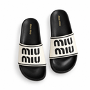 Chinelo Slid Miu Miu confort — foto em estúdio 07