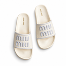 Chinelo Slid Miu Miu confort — foto em estúdio 08