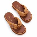 Sandália Miu Miu Urbani - Caramel — par em estúdio branco