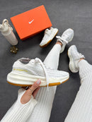 Nike Zoom X Invincible run 3 - Bege/ouro