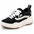 V. UltraRange Neo Unissex Black/Off em estúdio branco — posição 03