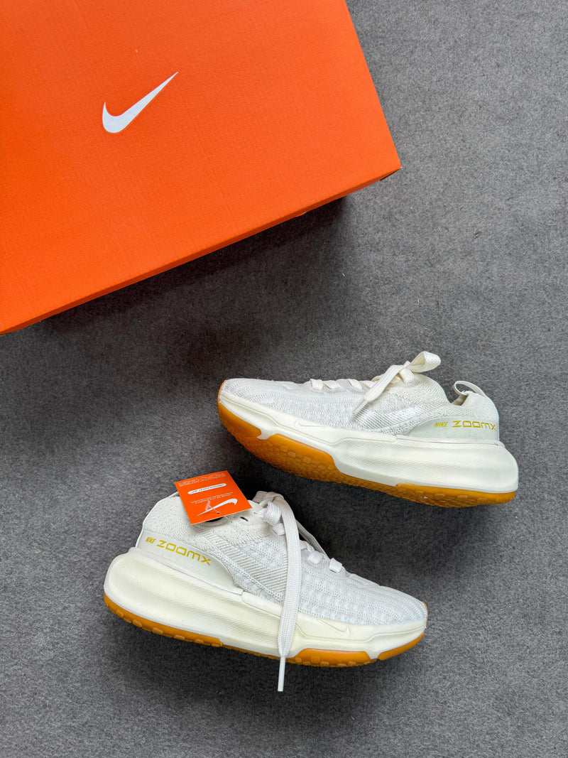 Nike Zoom X Invincible run 3 - Bege/ouro